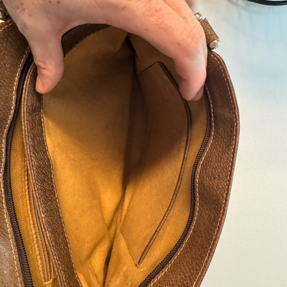 Gucci Brown and Tan Monogram Shoulder Bag - Picture 4 of 8